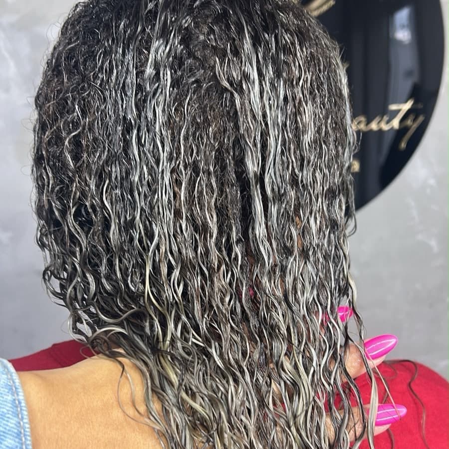 Assilia Zanluchi, Cabelo, foto 1 de 2