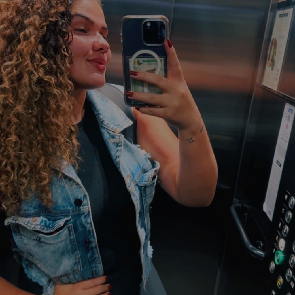 Alice  Paixão, Unhas, foto 1 de 1