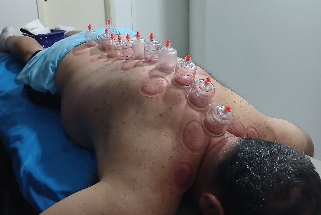 Ale, Massagem, foto 1 de 2