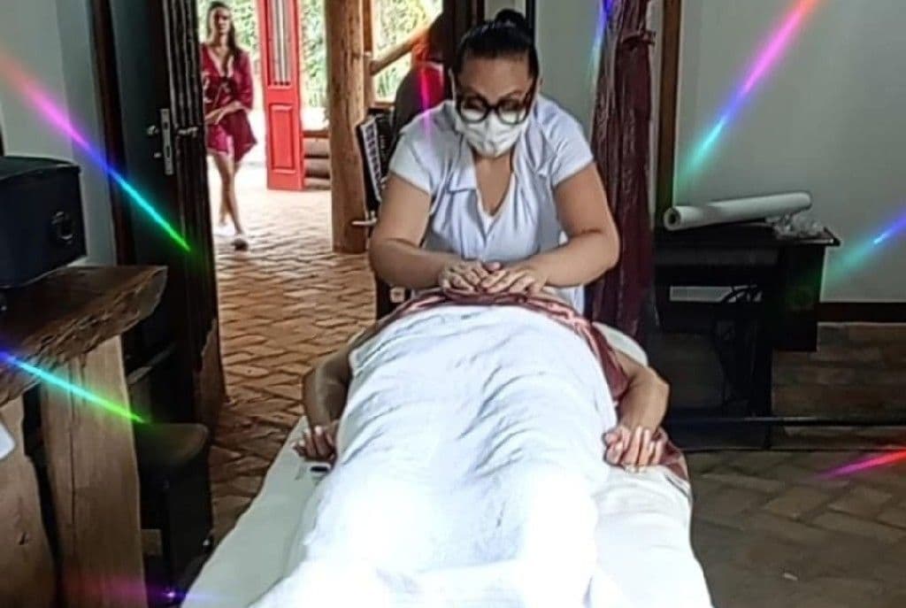 Mary Manicure, Pele