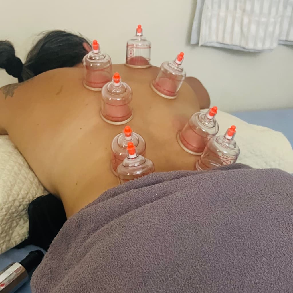 Bianca Jennifer, Massagem