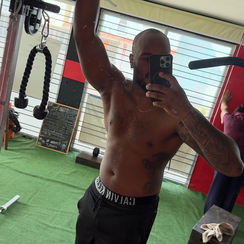 Janniel Velasco, Massagem, foto 1 de 1