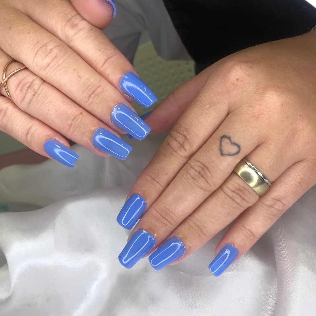 Lari Unhas, Sobrancelhas