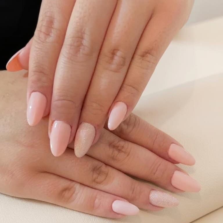 Bruna Cristina rosa, Unhas, foto 1 de 1