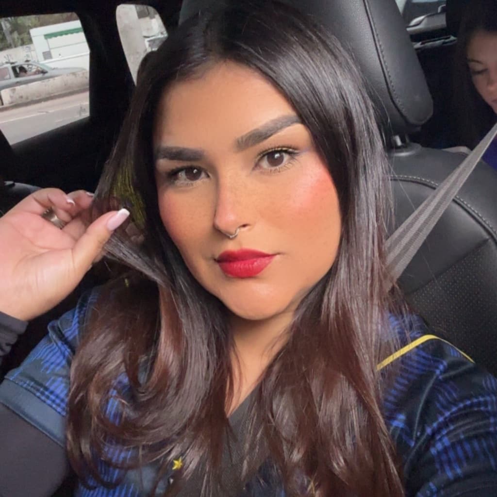 Yasmin Assiria, Unhas, foto 2 de 2