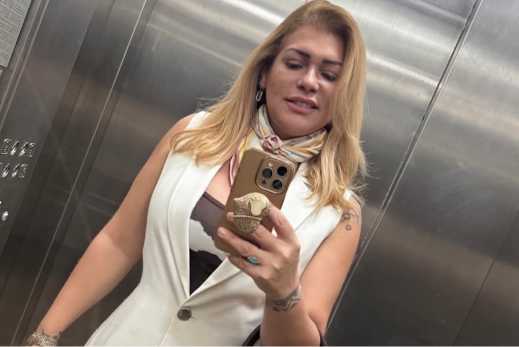 Ami Cardinali, Massagem, foto 1 de 3
