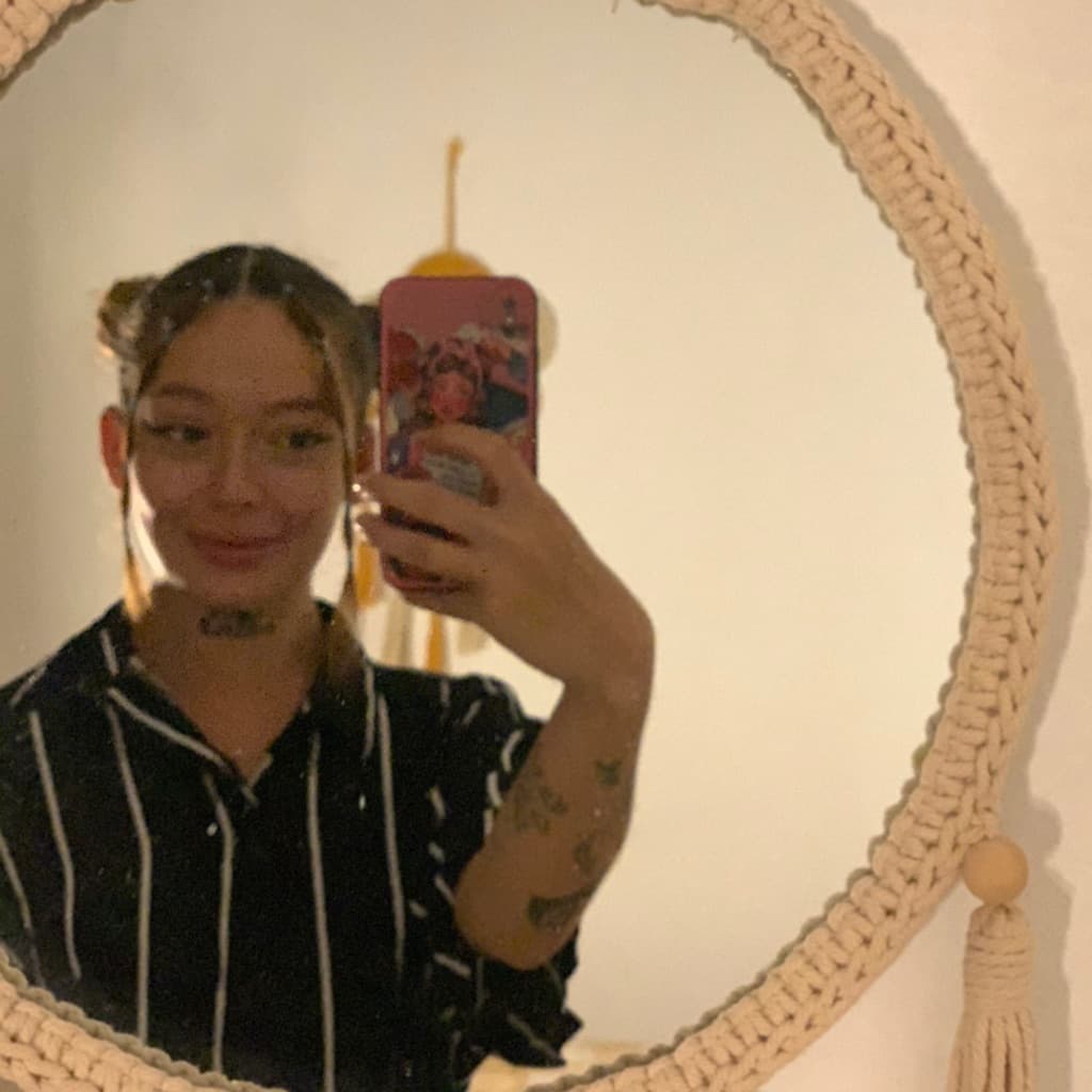Claudia Hernández, Unhas, foto 1 de 1