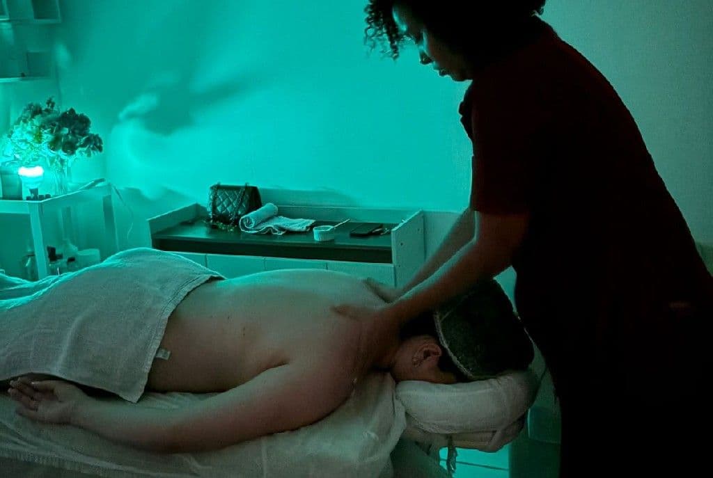 Jessica Gonçalves, Massagem, foto 1 de 3