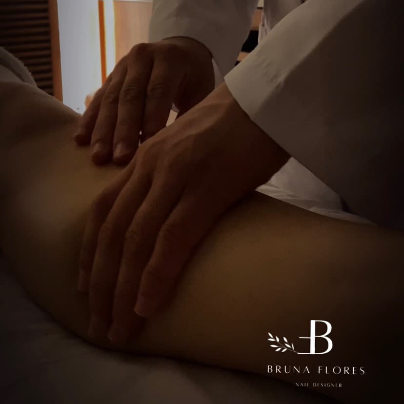 Bruna Flores, Massagem, foto 1 de 2