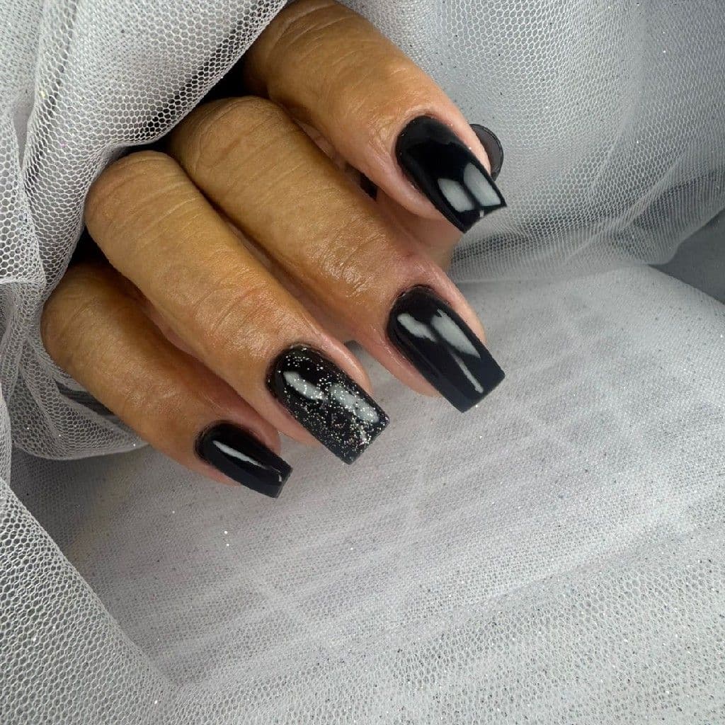 Karolaine  Souza, Unhas, foto 1 de 2