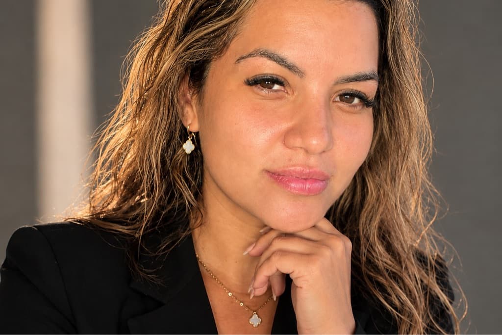 Denise Manfre, Unhas