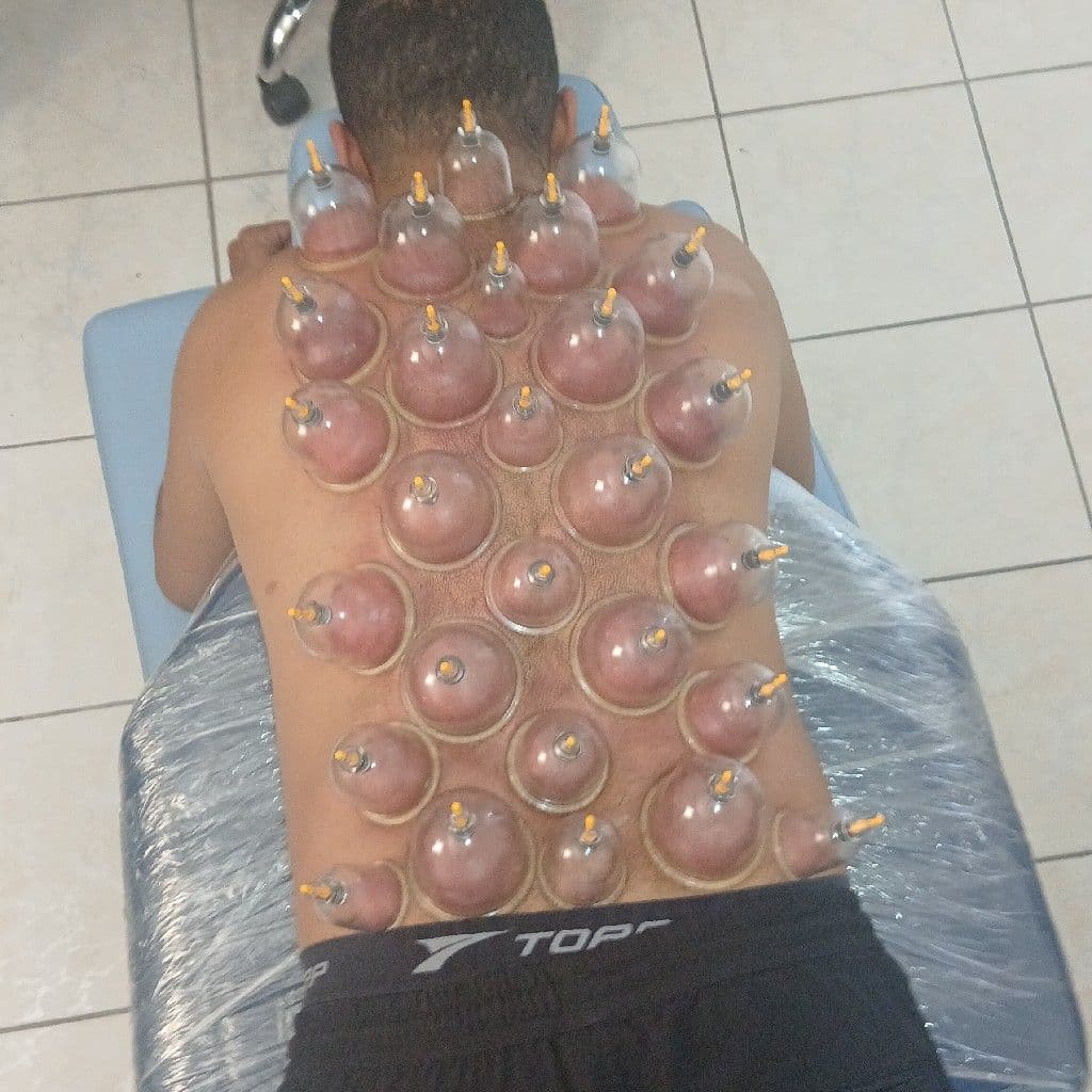 Junior, Massagem, foto 2 de 3