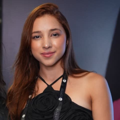 Dra Emily Moreira, Pele, foto 1 de 1
