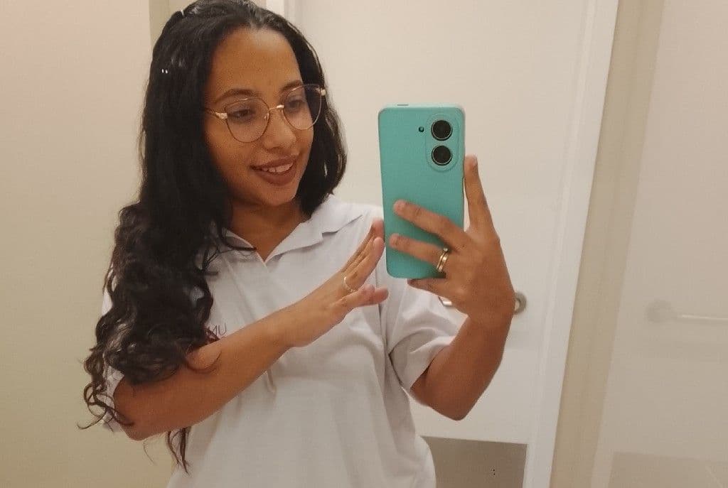 Sabrina Fernanda Scrimim, Unhas