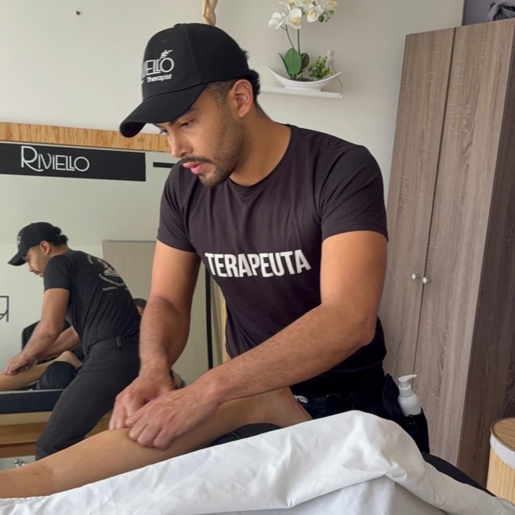 Jess Riviello, Massagem, foto 1 de 2