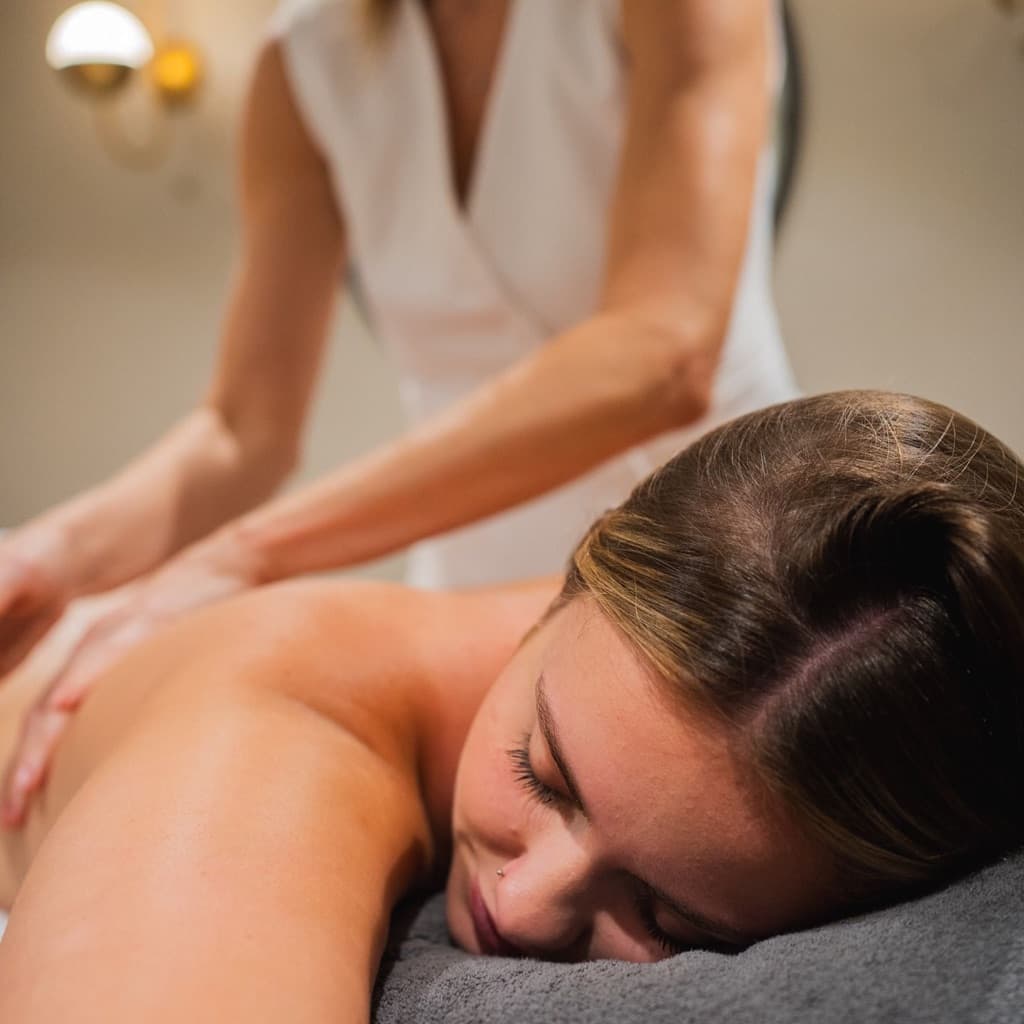 Claudia Motta, Massagem, foto 1 de 2