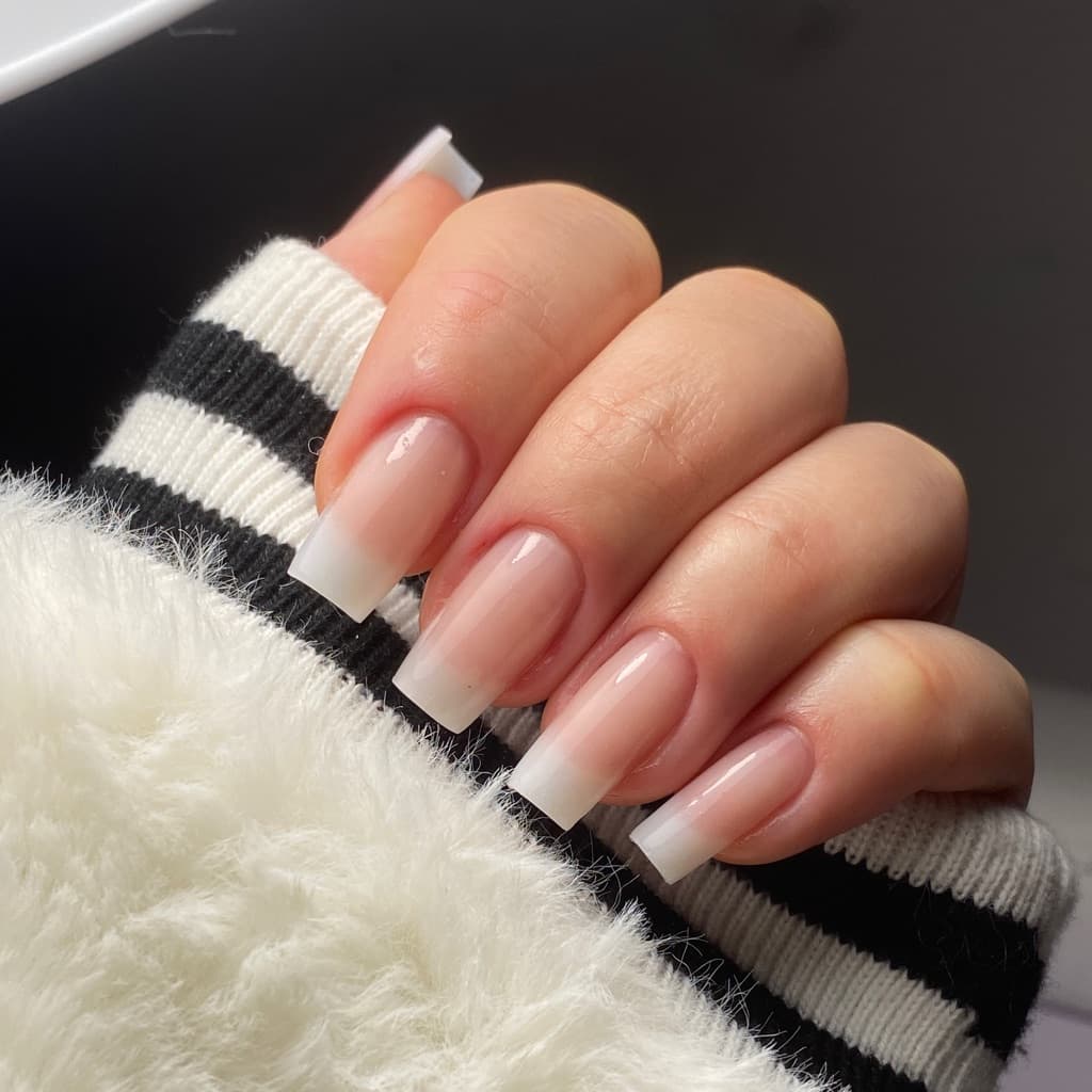 Emily K G Pádua, Unhas, foto 1 de 1