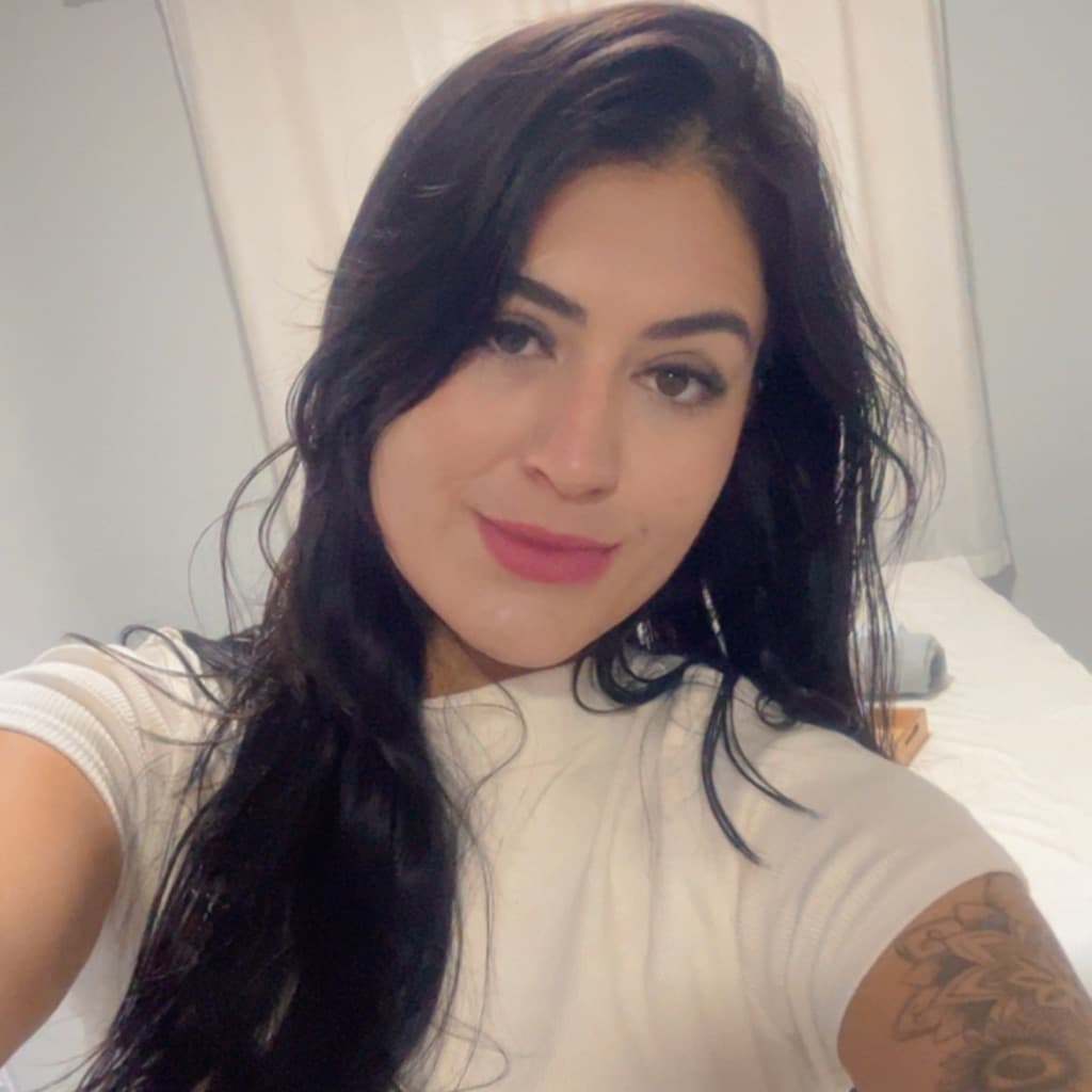 Julia Bruno, Massagem, foto 2 de 2