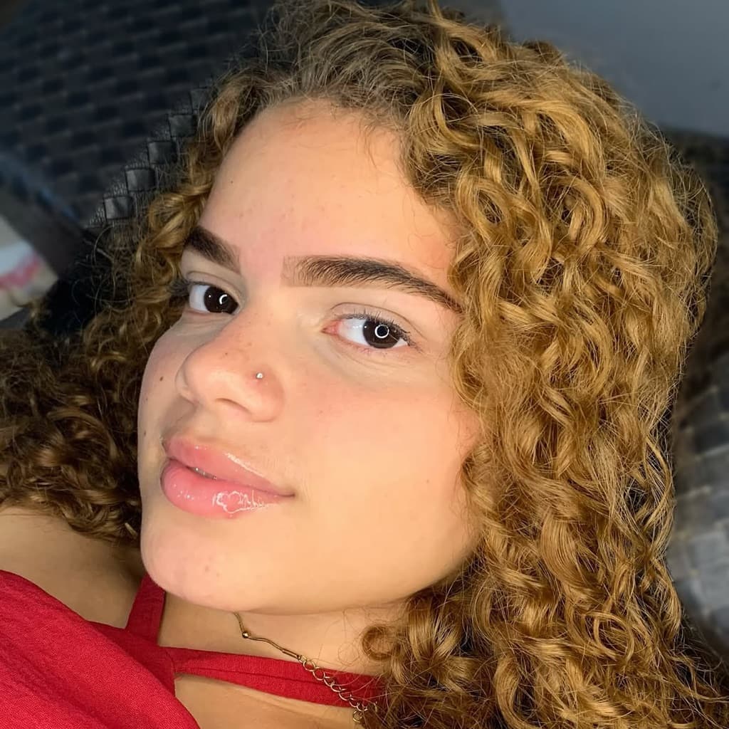Naiara Rodrigues, Sobrancelhas, foto 1 de 2