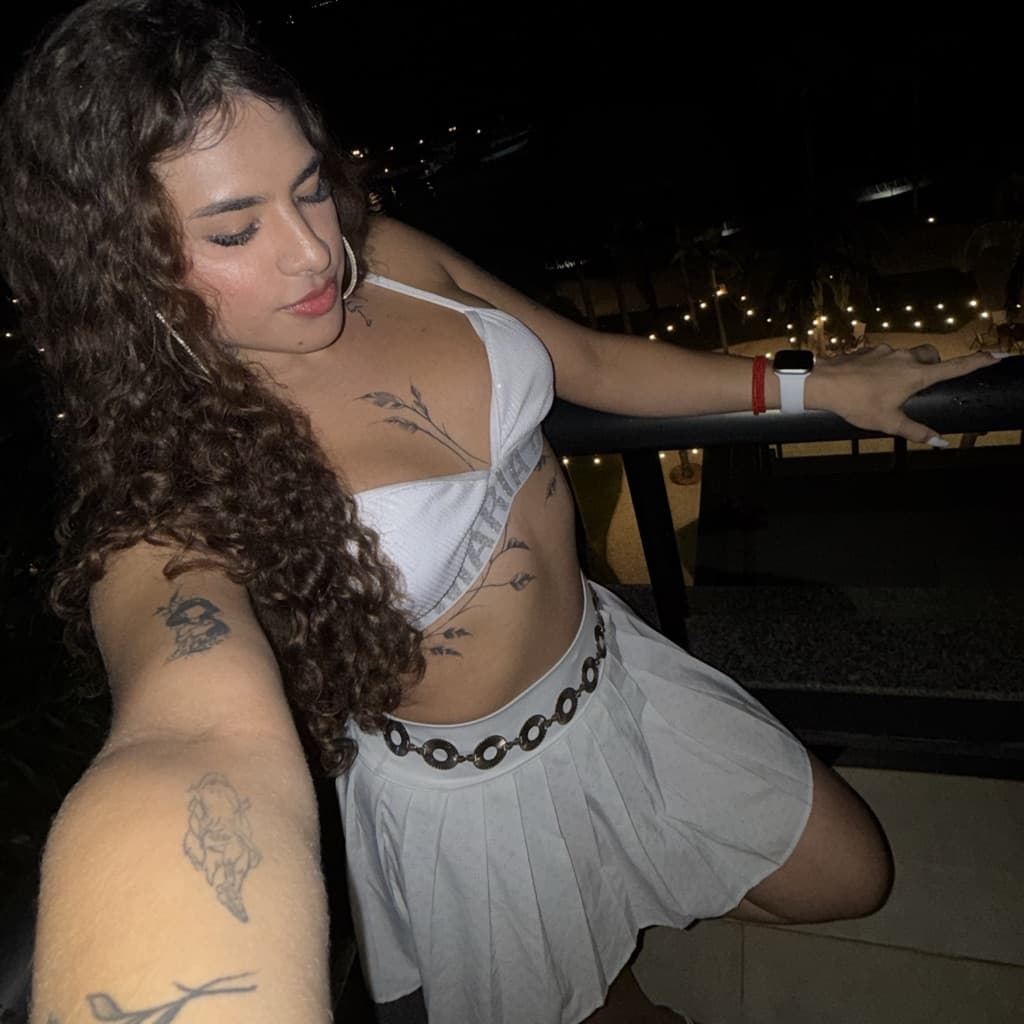 Jasmine França, Massagem, foto 2 de 2
