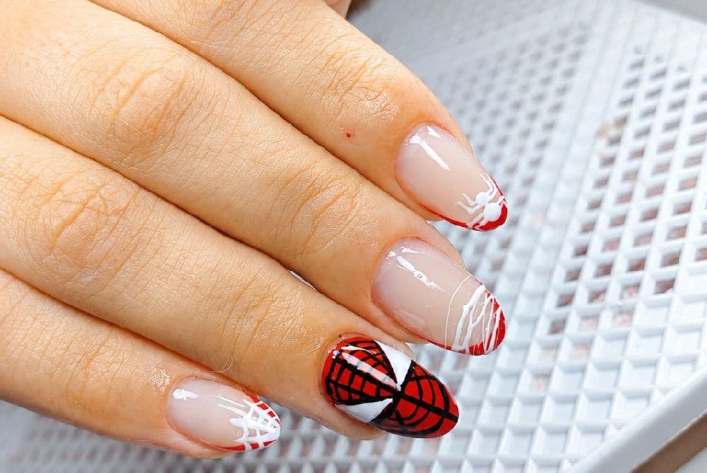 Amanda Brum, Unhas