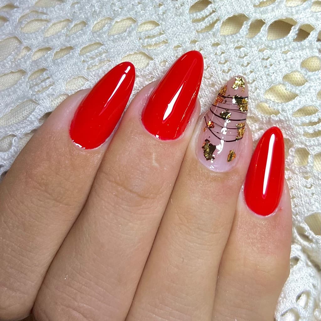 Monika Targa, Unhas, foto 1 de 1