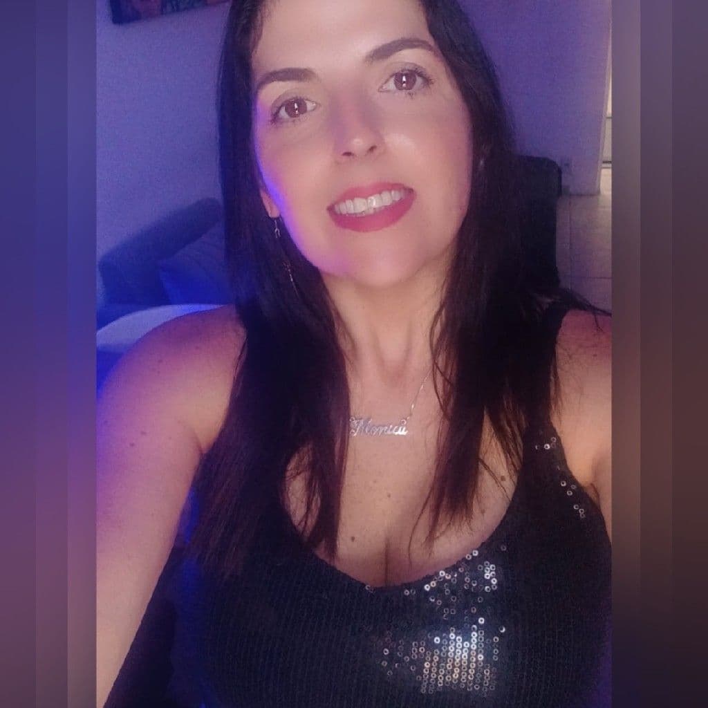 Monica Person, Massagem, foto 2 de 2