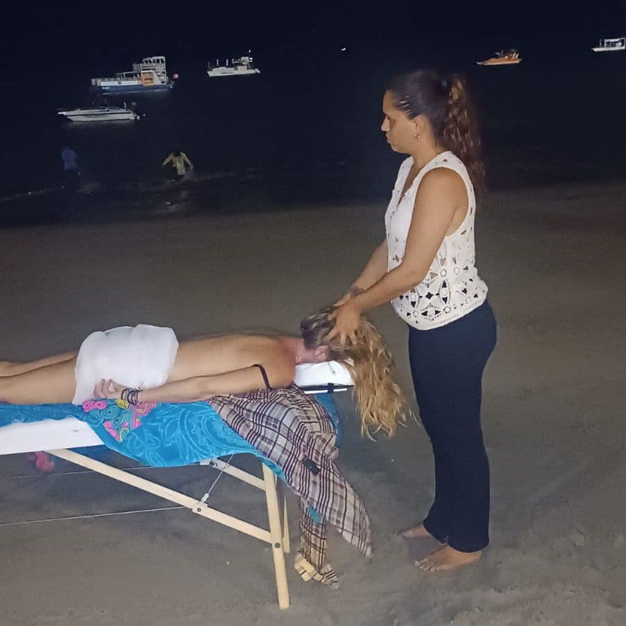 Damaris Artemas, Massagem, foto 2 de 3