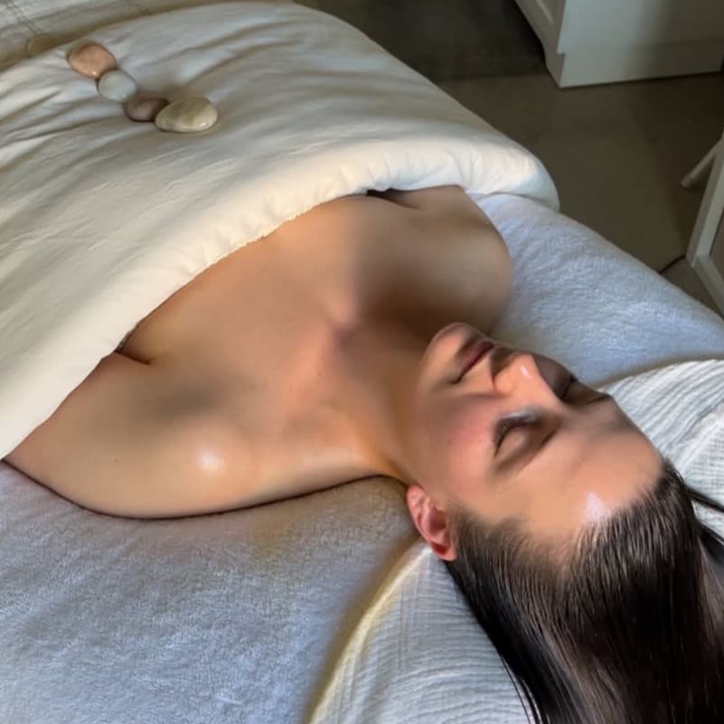 Janifer Bruhn, Massagem, foto 2 de 3