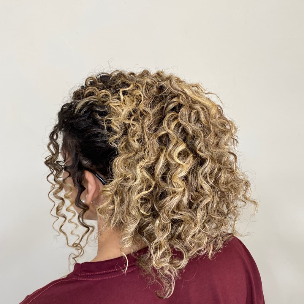 Lu Dos Cachos, Cabelo, foto 1 de 2