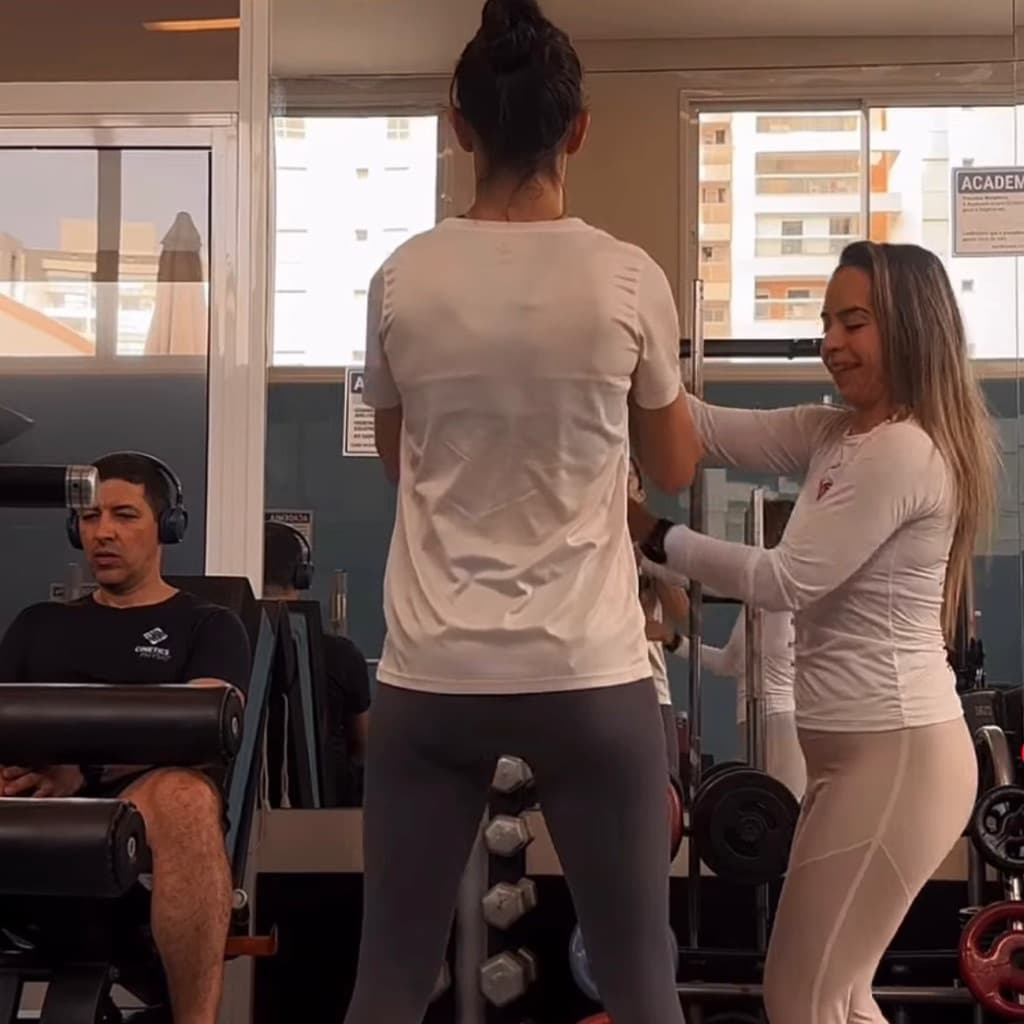 Strong By Nina, Treinamento