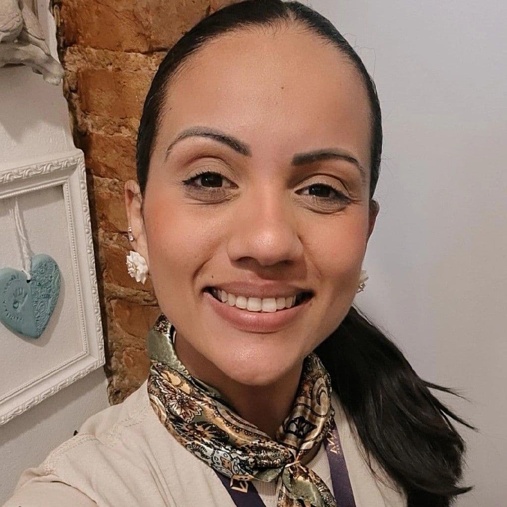 Atinoara Souza, Massagem