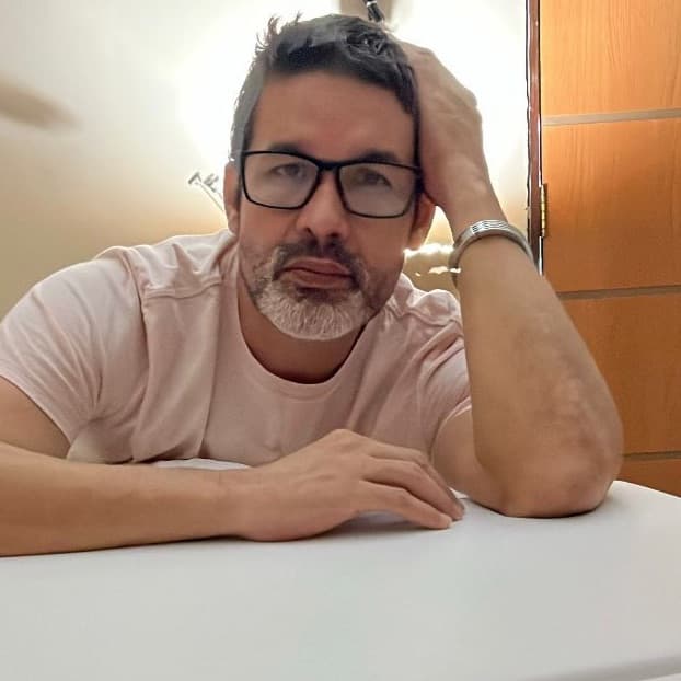 Sandro Milanez, Massagem, foto 2 de 2