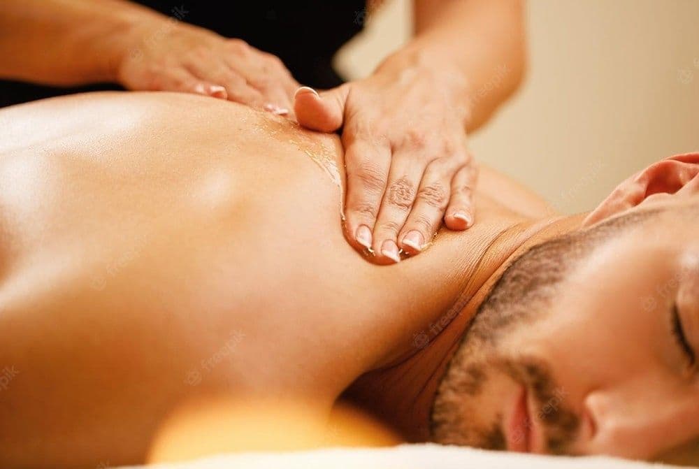 Maíra, Massagem, foto 1 de 3