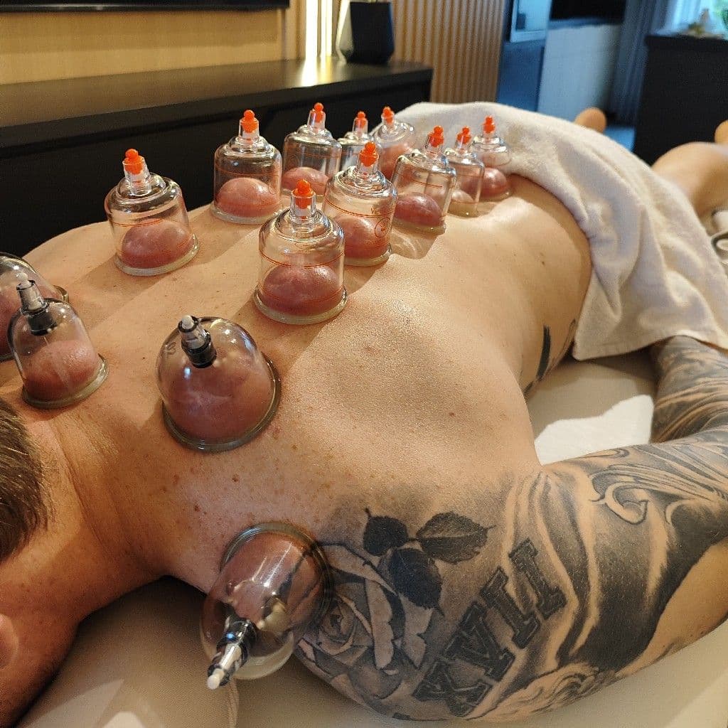 Leonardo Vieira, Massagem