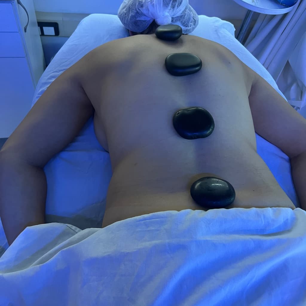 Simone Diniz, Massagem, foto 2 de 3