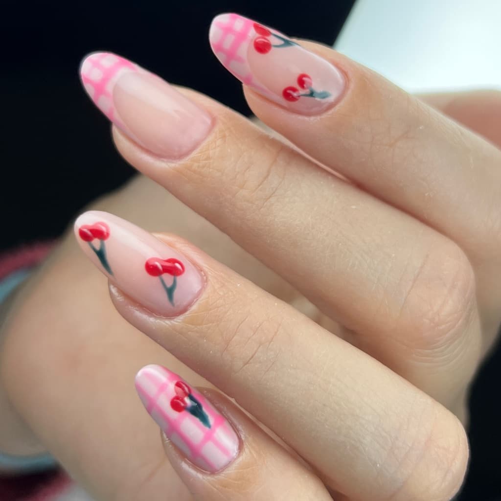 Ana Javorski | Nail Designer Curitiba, Unhas, foto 1 de 2