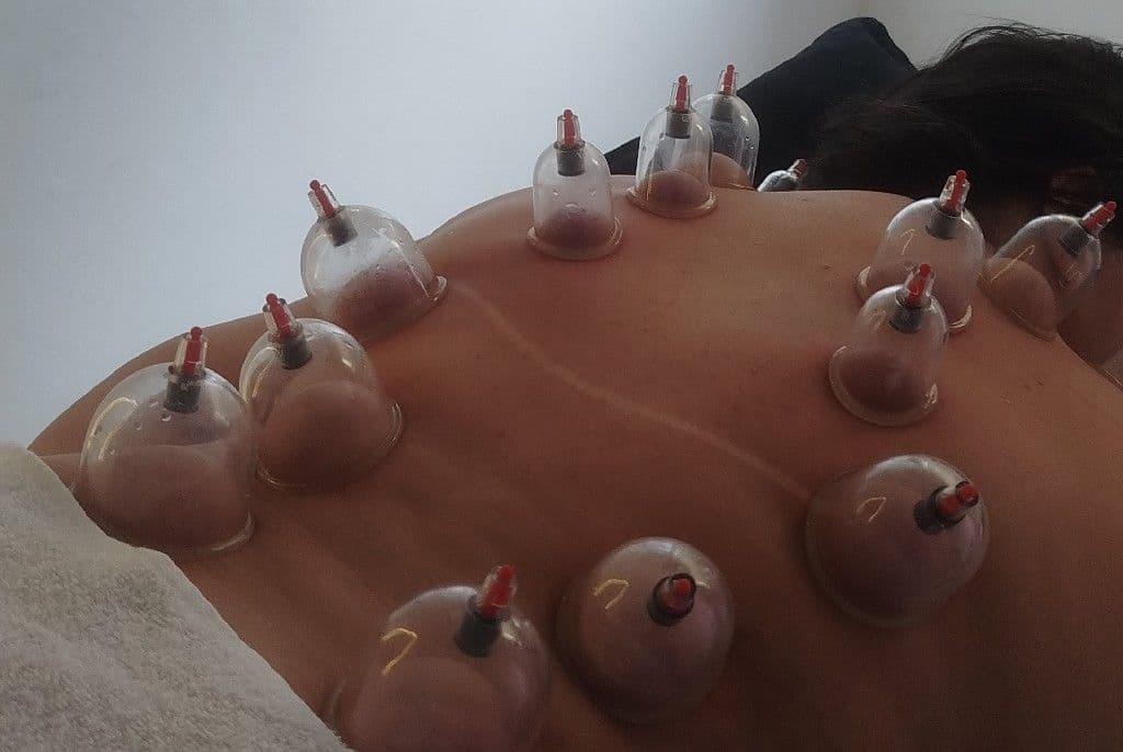 Eleny Carol Massoterapeuta, Massagem