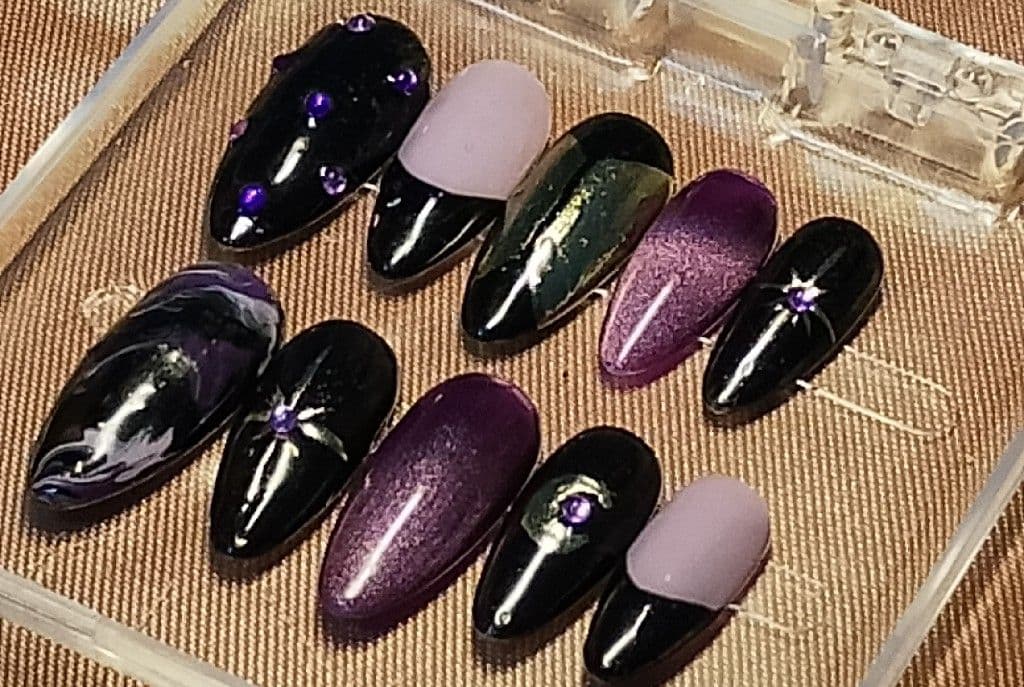 Lyn Morais, Unhas
