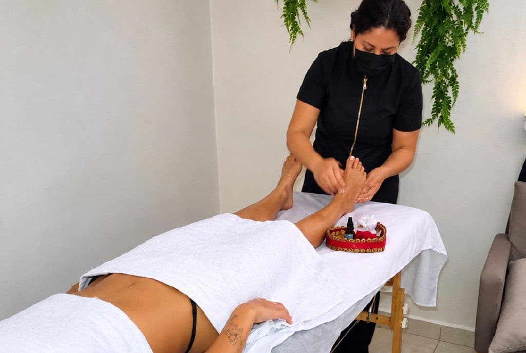 Thiemi Suzani Massoterapeuta, Massagem