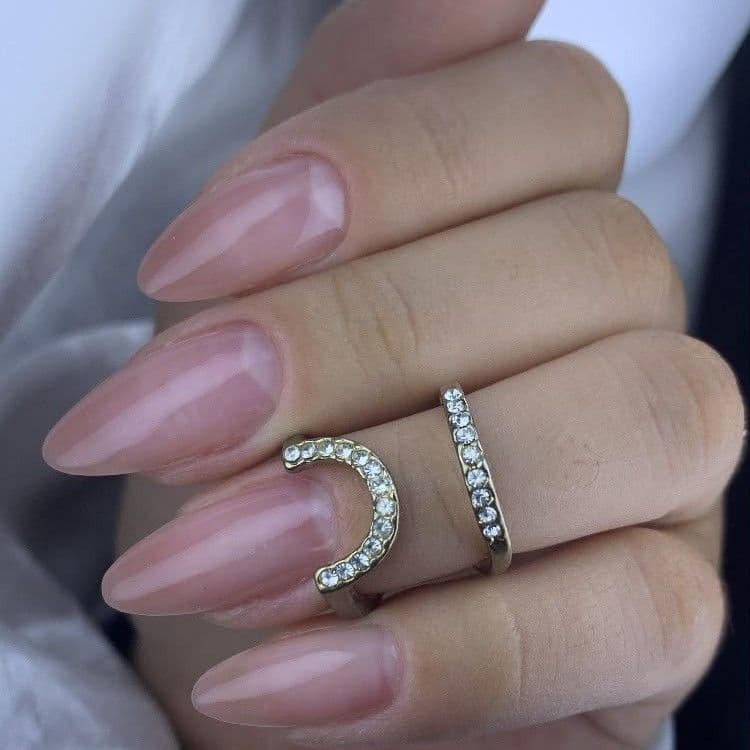 Studio Nails YB, Unhas