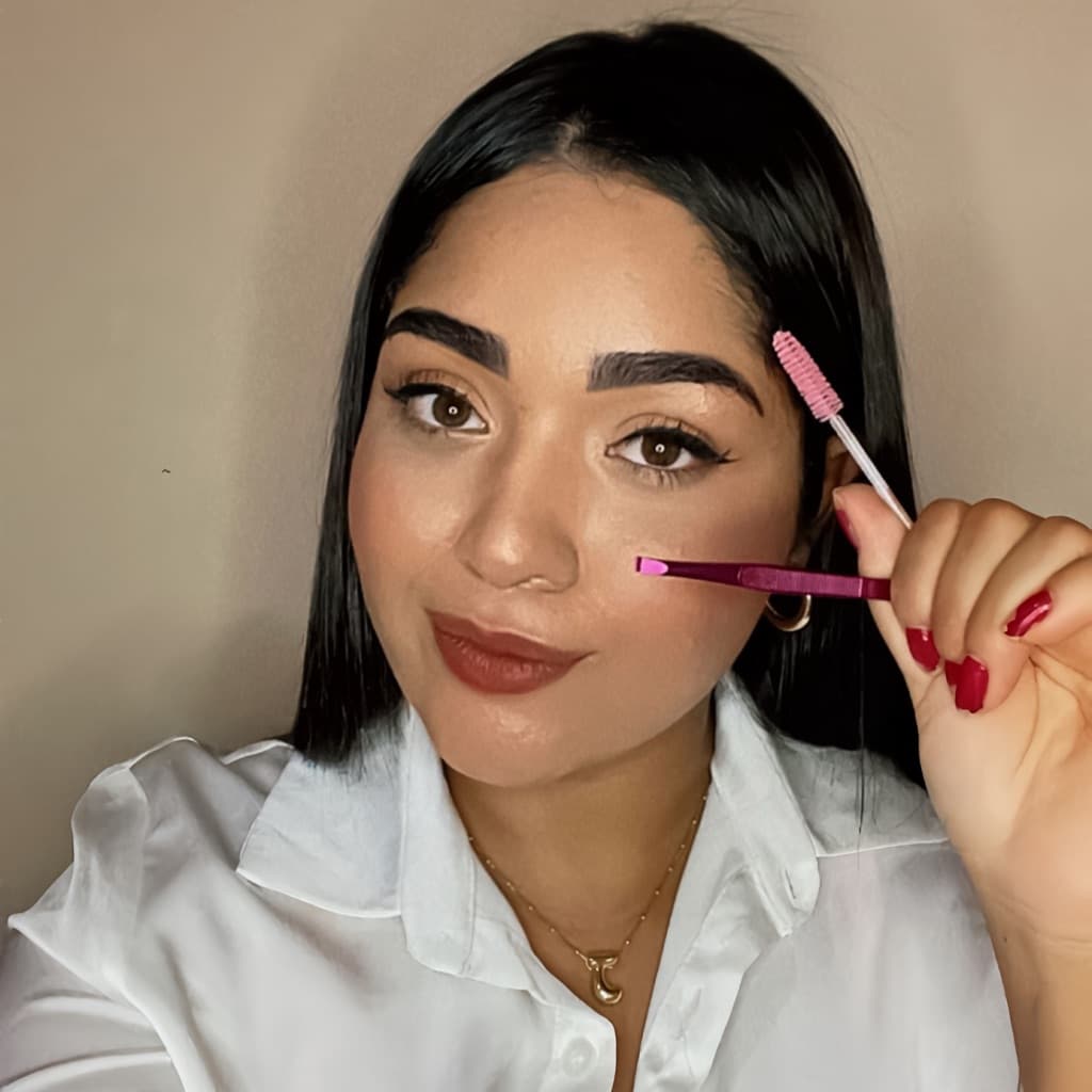 Juliana  Santos, Sobrancelhas, foto 2 de 2