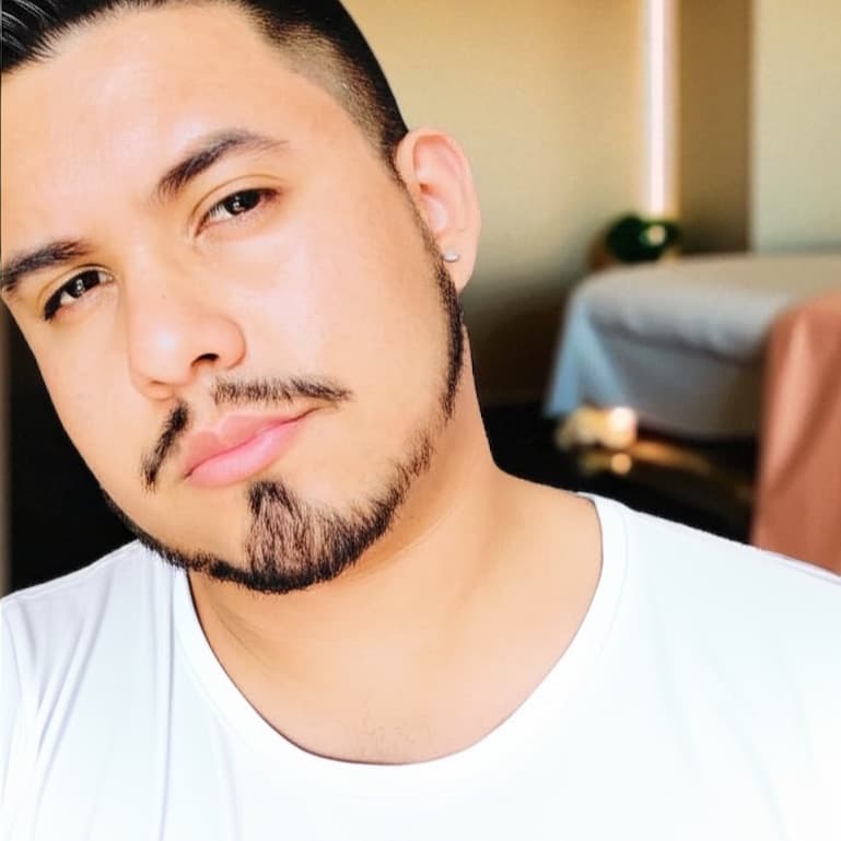 Lliam Prado, Massagem, foto 2 de 3