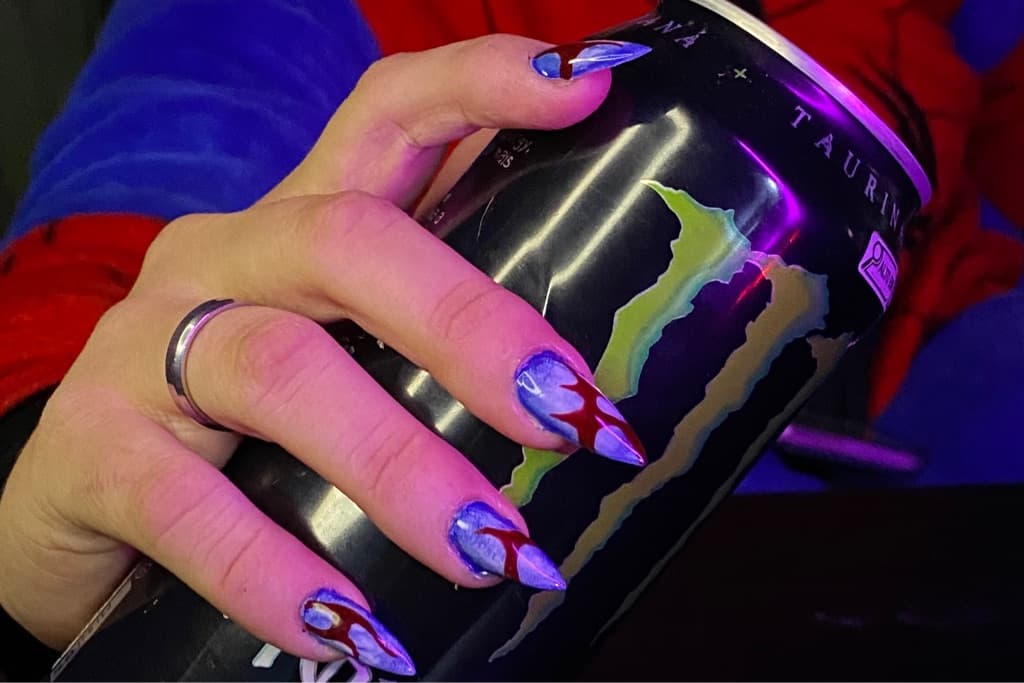 Manuela lima, Unhas