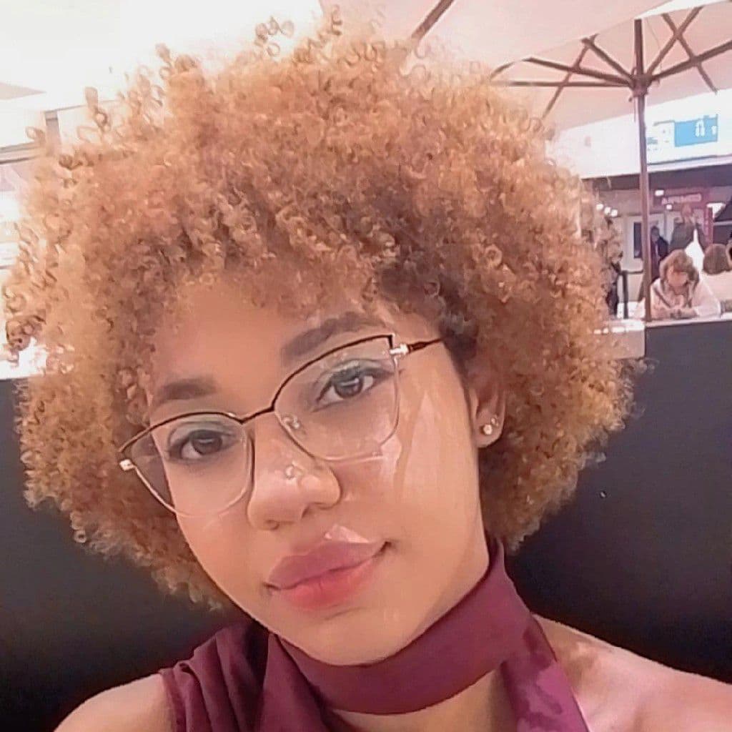 Paula Luciene, Massagem, foto 1 de 1
