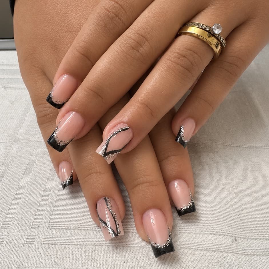 studio__viiiih, Unhas, foto 1 de 2